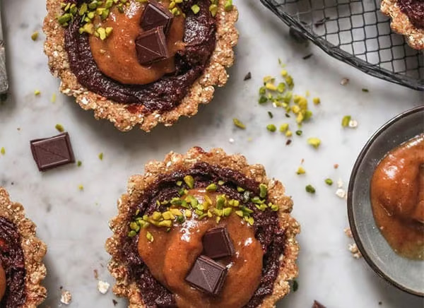 Vegane Schoko-Karamell-Tartelettes